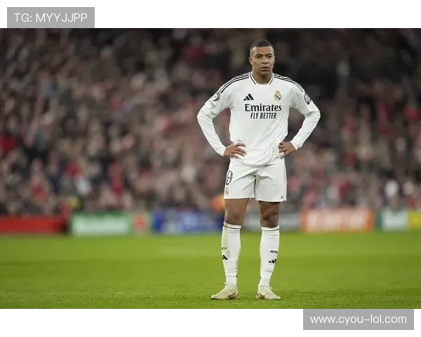 足球球星时尚穿搭解析展现绿茵场外独特魅力风格